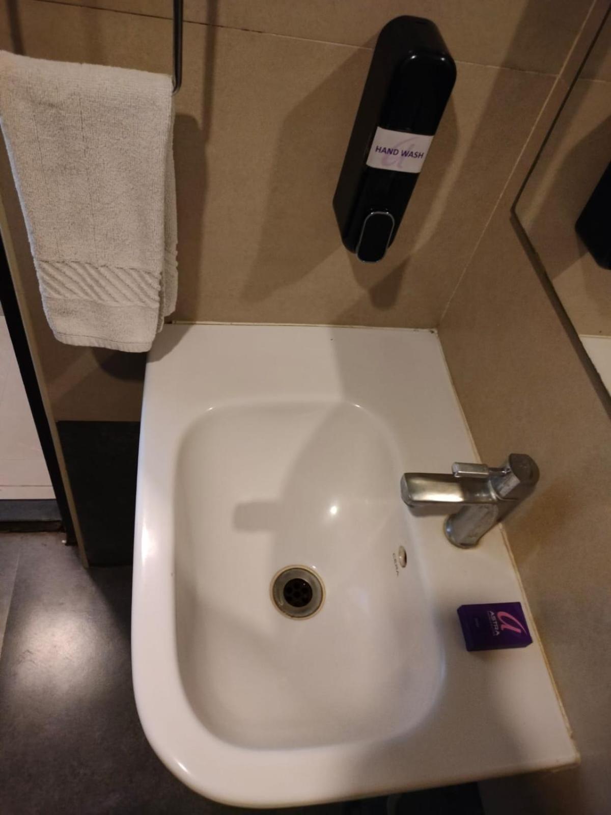 העיר בנגלור Astra Hotels & Suites - Hsr Layout Sector 1, Near Ecospace Bellandur מראה חיצוני תמונה