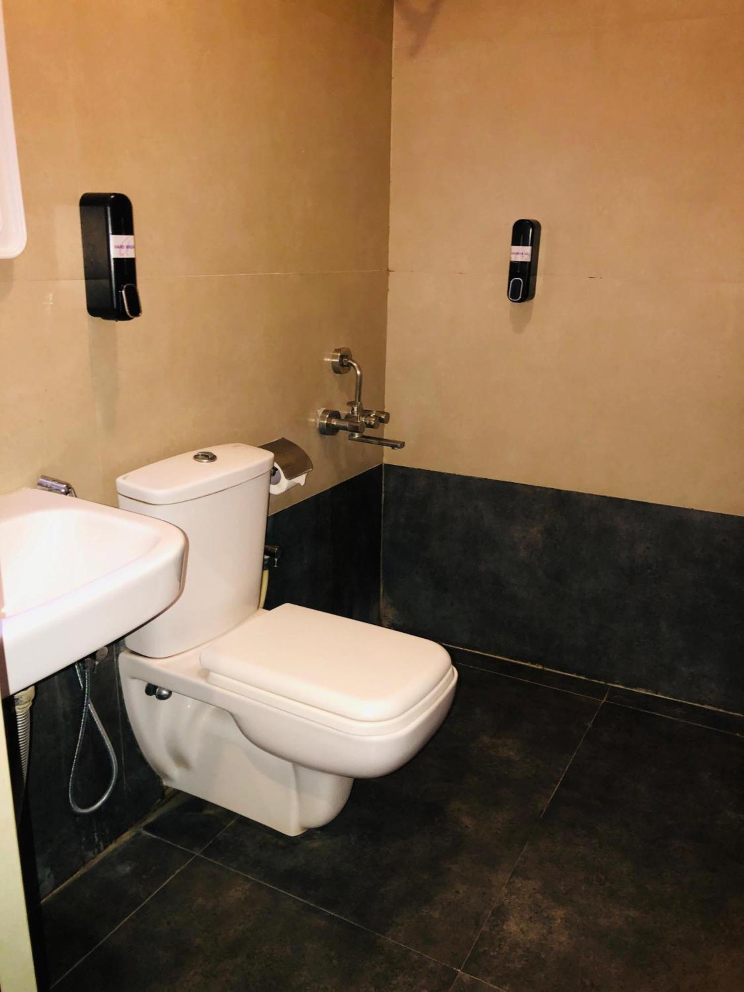 העיר בנגלור Astra Hotels & Suites - Hsr Layout Sector 1, Near Ecospace Bellandur מראה חיצוני תמונה